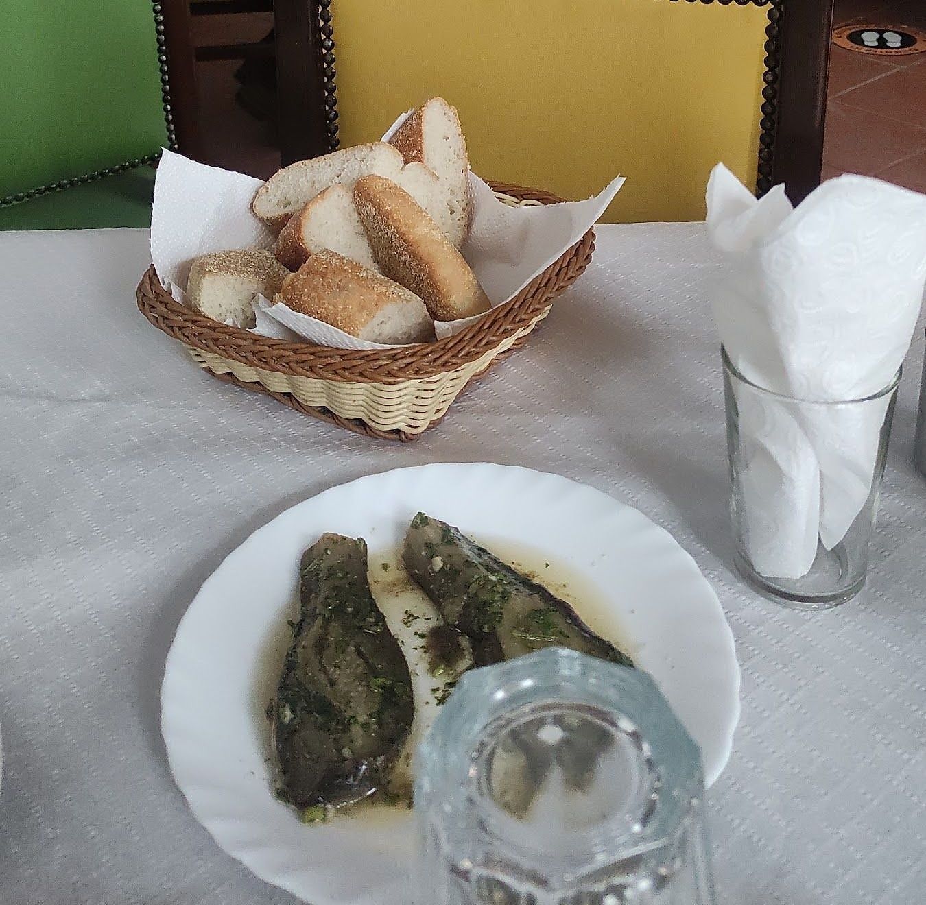 Pain, olives et entrées pour commencer
